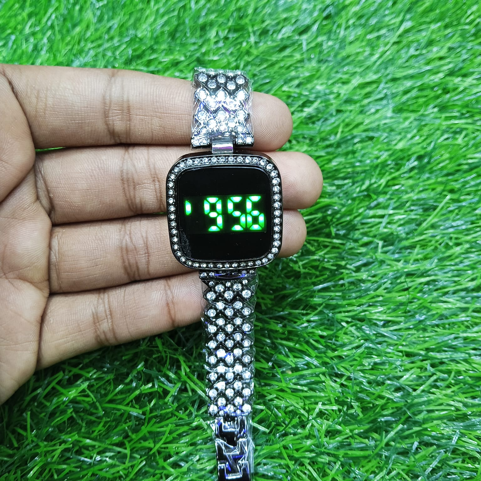 New Trend Fashion Steel Chain Diamond Women Watch Full Diamond Touch Screen LED Water Diamond Bracelet Watch (black) - Image 5