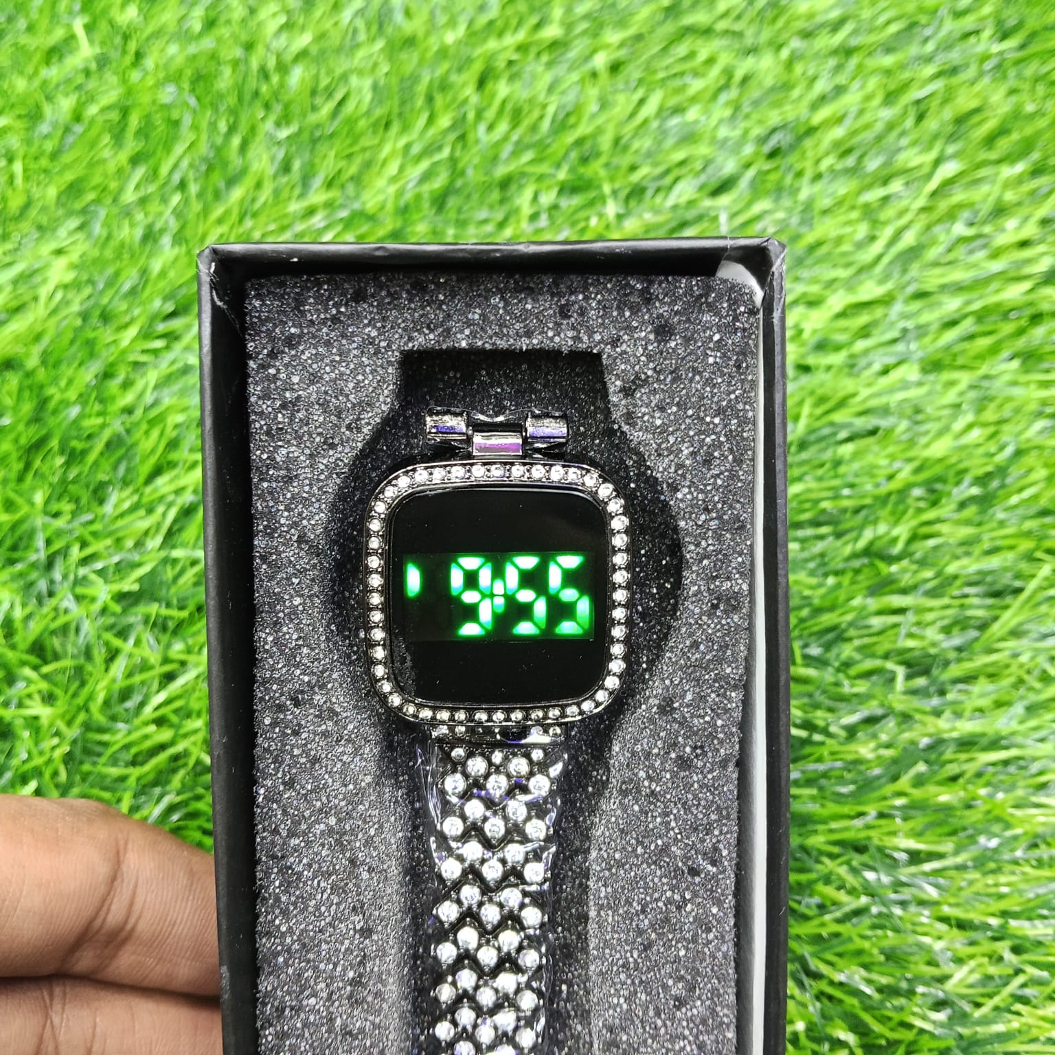 New Trend Fashion Steel Chain Diamond Women Watch Full Diamond Touch Screen LED Water Diamond Bracelet Watch (black) - Image 3