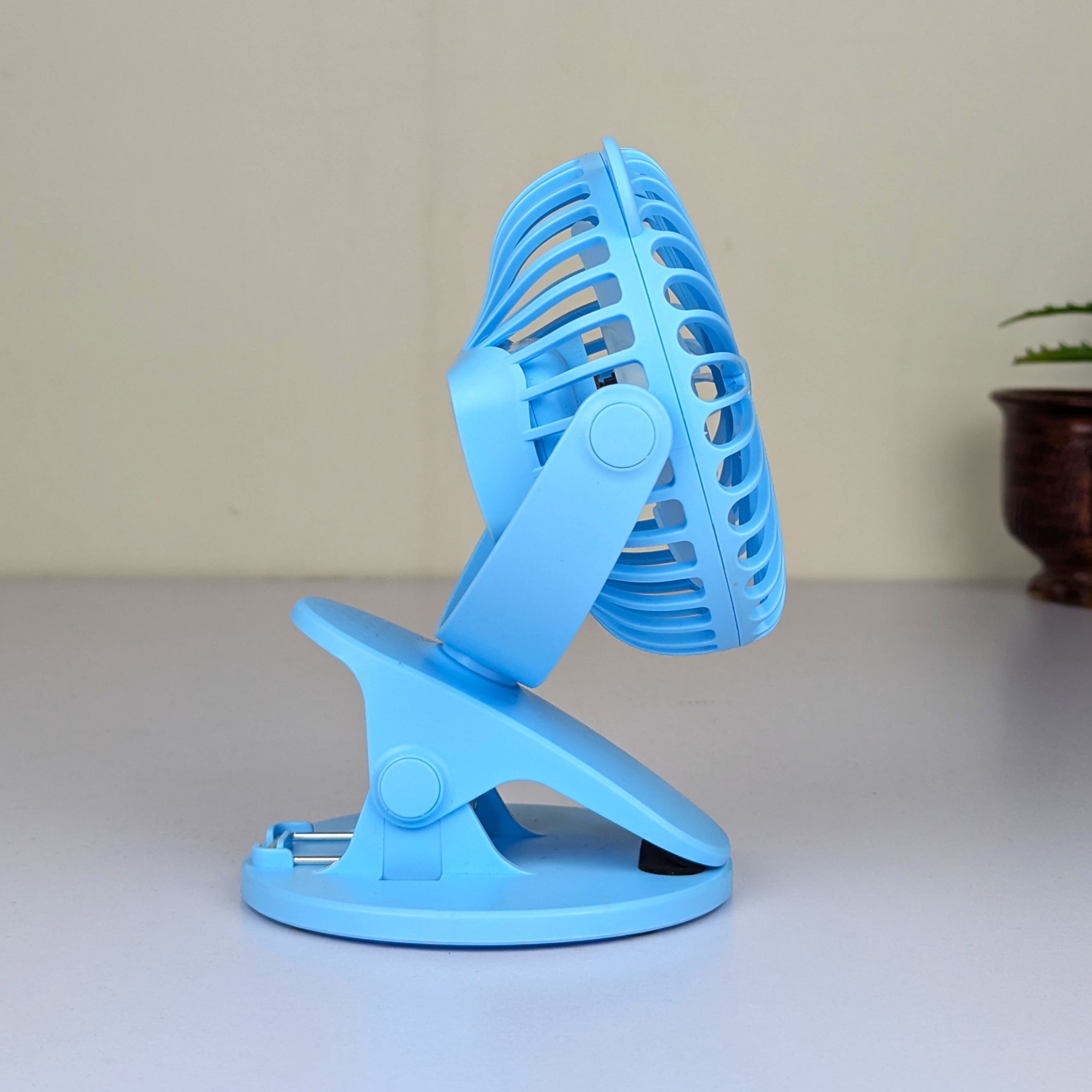 USB Table Fan Mini Wind Power Handheld Clip Fan Desktop Convenient Portable Student Cute Small Cooling Ventilador 360 Rotation - Image 3